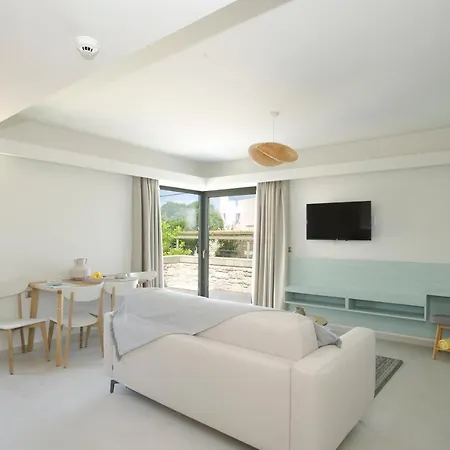 Callisto Seaside Homes & Apartament Marathópolis