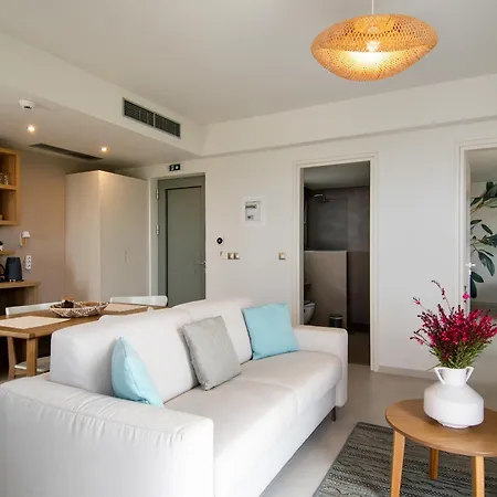 Callisto Seaside Homes & Apartment *