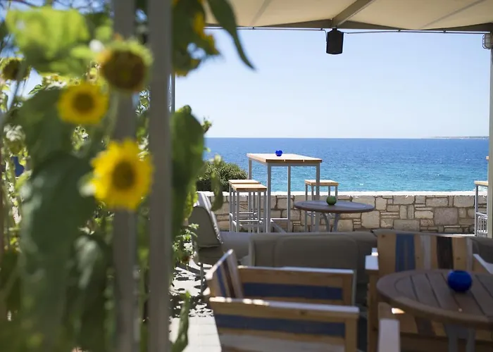 Callisto Seaside Homes & アパート